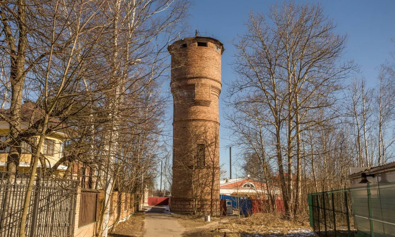 кирпичная водонапорная башня
